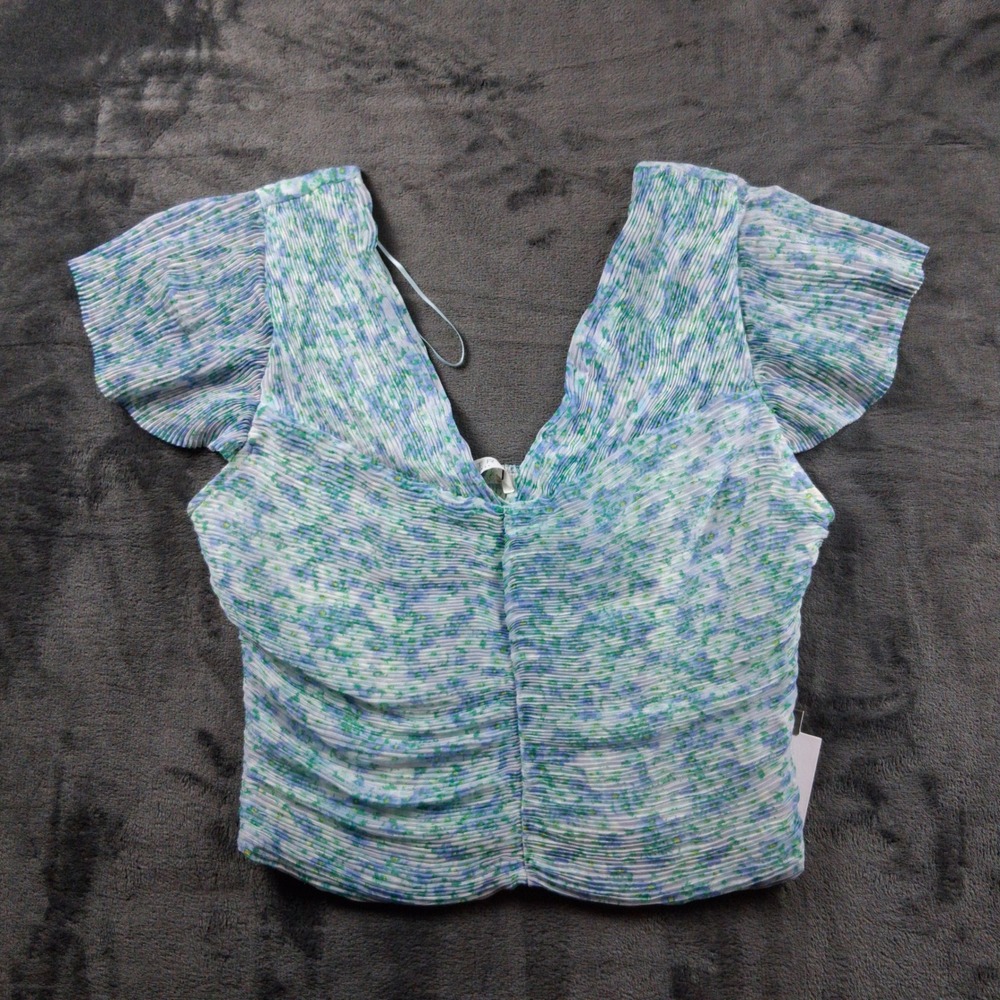 NWT ASTR The Label Floral Crop Top Womens Small Blue Green Ruched Flutter Sleeve - Picture 2 of 9